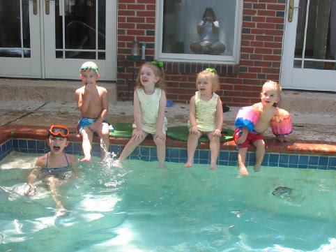  2006_07_16 Cousins at pool.jpg 